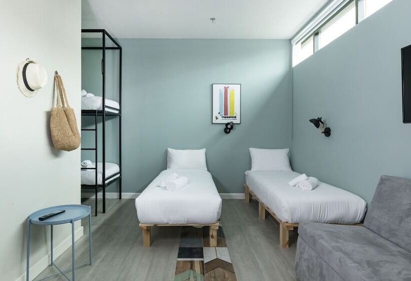 חדר משפחתי, The Spot Hostel