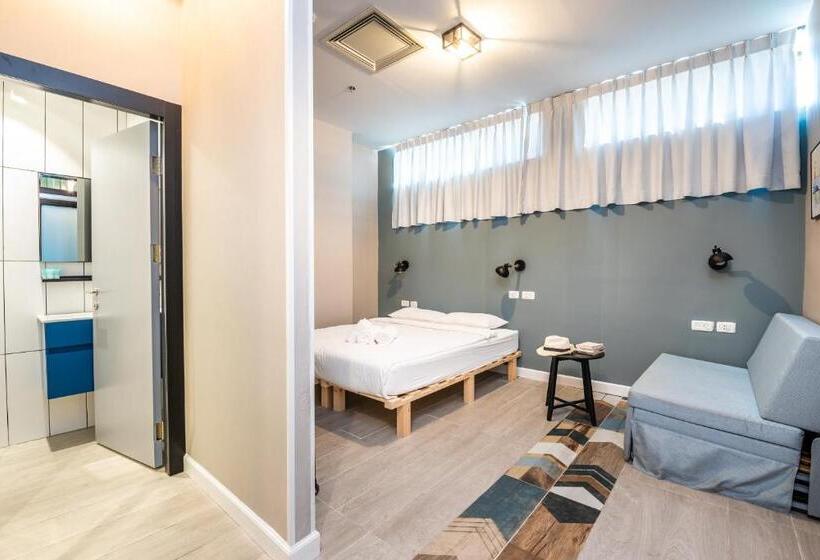 חדר סטנדרט לשלושה, The Spot Hostel