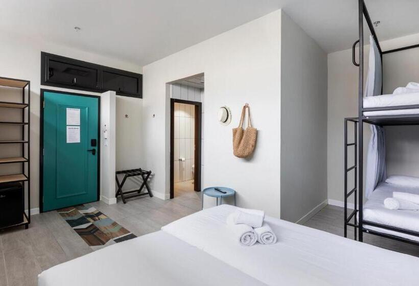 חדר משפחתי, The Spot Hostel