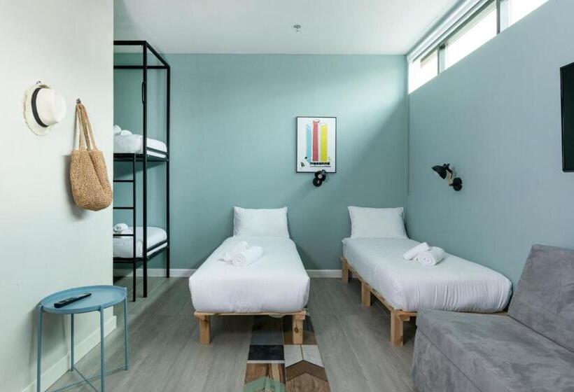 חדר משפחתי, The Spot Hostel