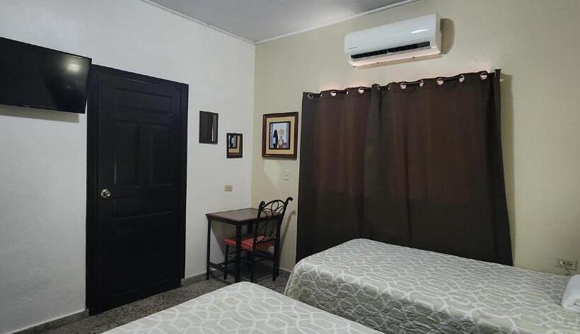 اتاق استاندارد سه نفره, Casa Altamira