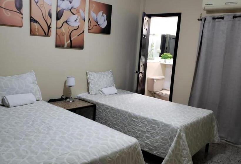 Economy Triple Room, Casa Altamira