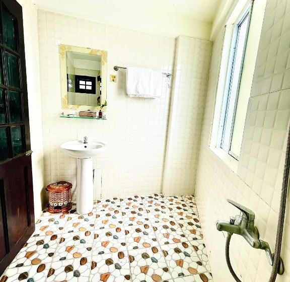 اتاق لوکس با تخت بزرگ, Eva Homestay
