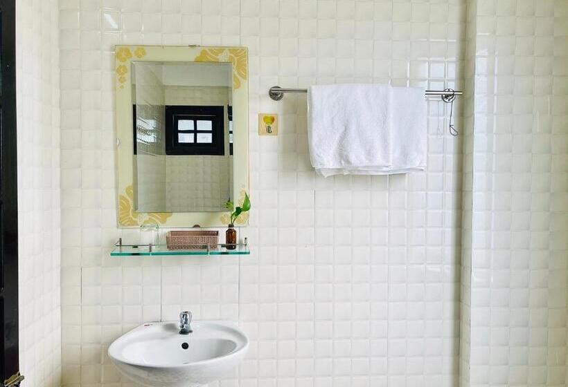 اتاق لوکس با تخت بزرگ, Eva Homestay