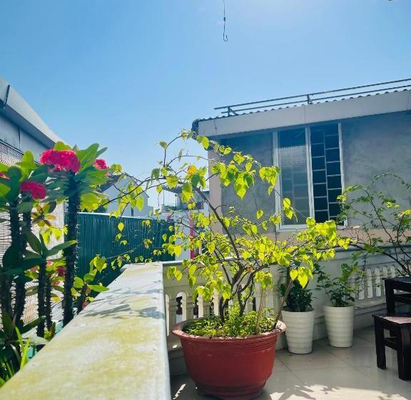 اتاق استاندارد سه تخته با بالکن, Eva Homestay
