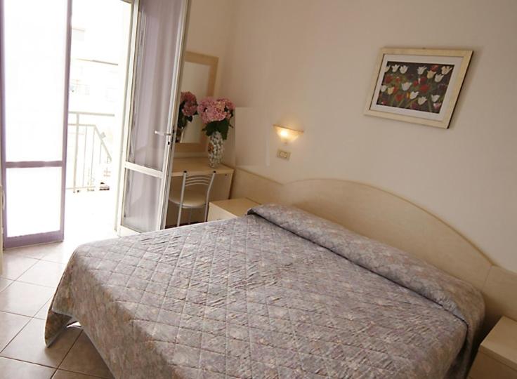 スタンダードシングルルーム, Adria