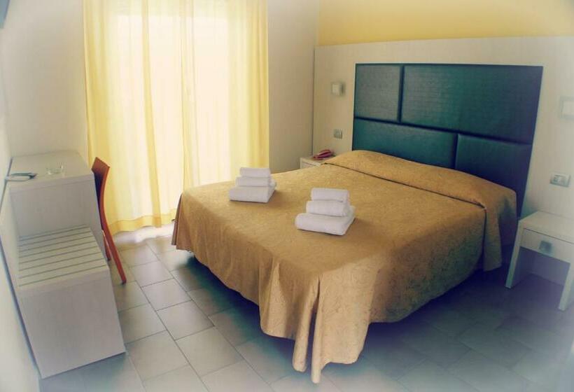 バルコニー付きスタンダードトリプルルーム, Adria