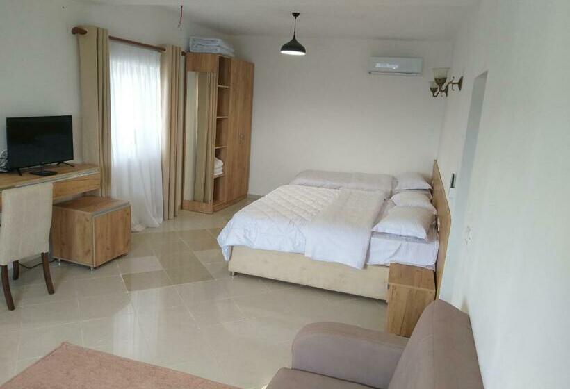 高级家庭房间, Grandpa S House