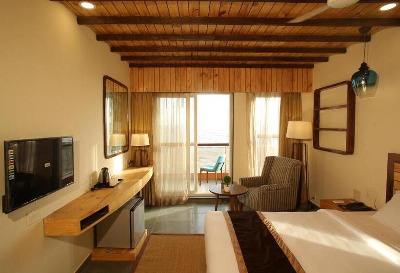 اتاق لوکس, The Fern Leo Beach Resort Madhavpur