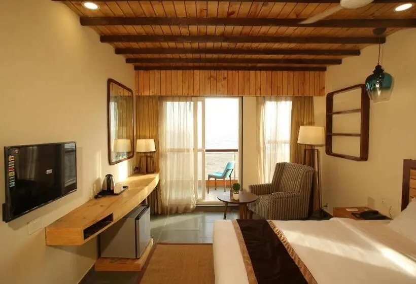 اتاق لوکس, The Fern Leo Beach Resort Madhavpur