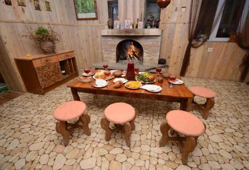 اتاق استاندارد با سرویس بهداشتی مشترک, Guest House Nike