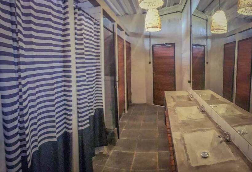 تختخواب در اتاق مشترک, Clandestino Hostel Canggu