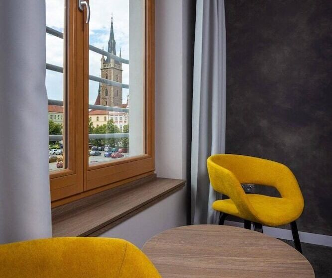 דירת חדר דלוקס, Grand