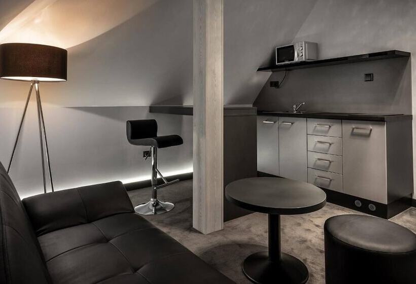 דירת חדר, Grand