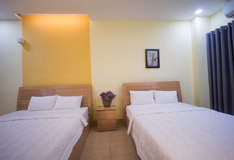 اتاق خانوادگی, Language Exchange Hostel 1