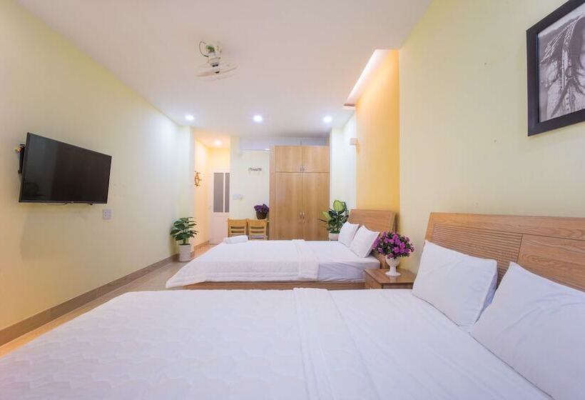 اتاق خانوادگی, Language Exchange Hostel 1