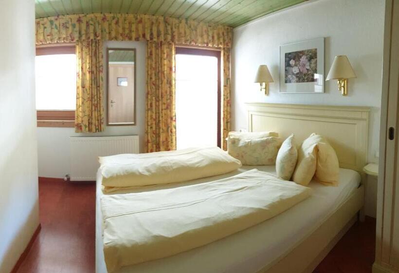 חדר סטנדרט יחיד עם מרפסת, Alpenrose Hotel Garni