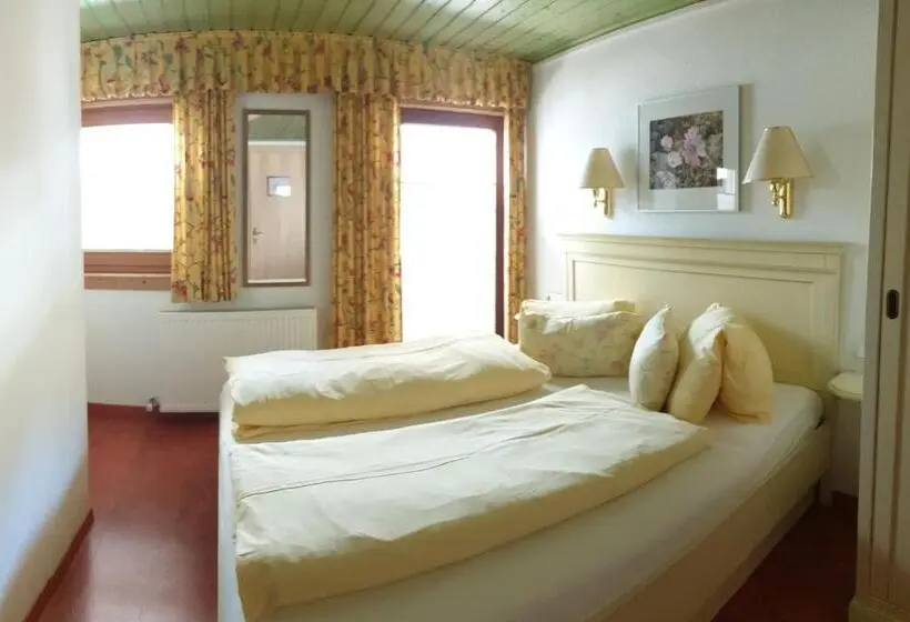 اتاق استاندارد یک تخته با بالکن, Alpenrose Hotel Garni