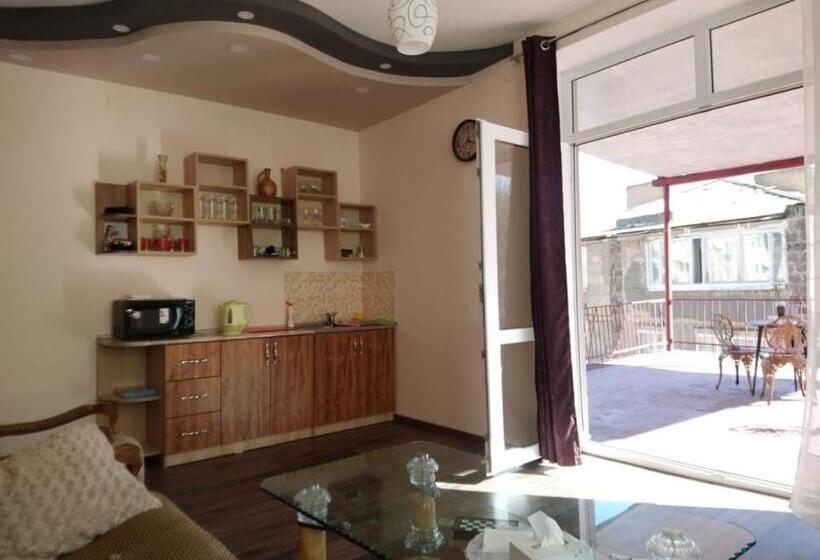 آپارتمان 1 خوابه با تراس, Aparthotel In Alaverdi