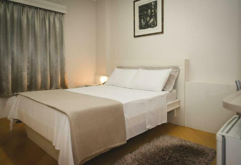 דירת חדר דלוקס, Pallis