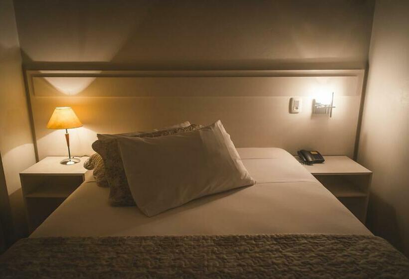 דירת חדר דלוקס, Pallis