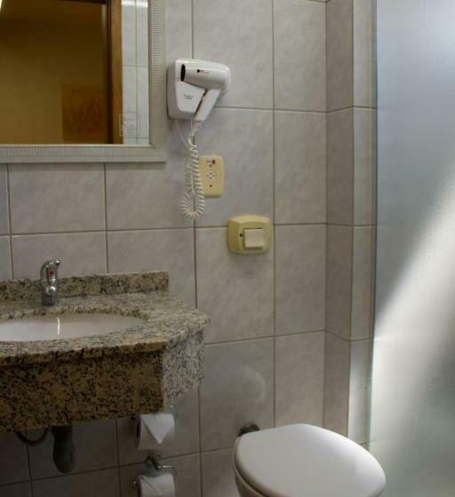 חדר דלוקס, Pallis