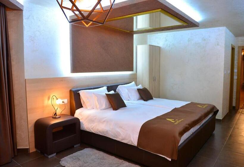 اتاق لوکس با تخت بزرگ, Restaurant & Apartments & Rooms Avenia