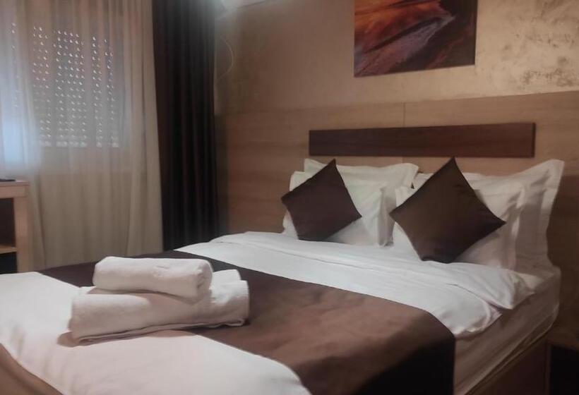 اتاق اکونومی, Restaurant & Apartments & Rooms Avenia