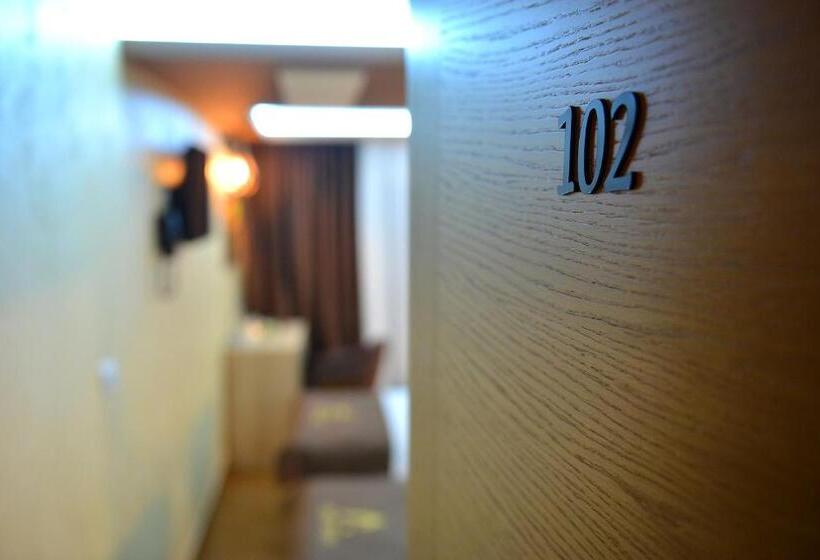 اتاق استاندارد, Restaurant & Apartments & Rooms Avenia