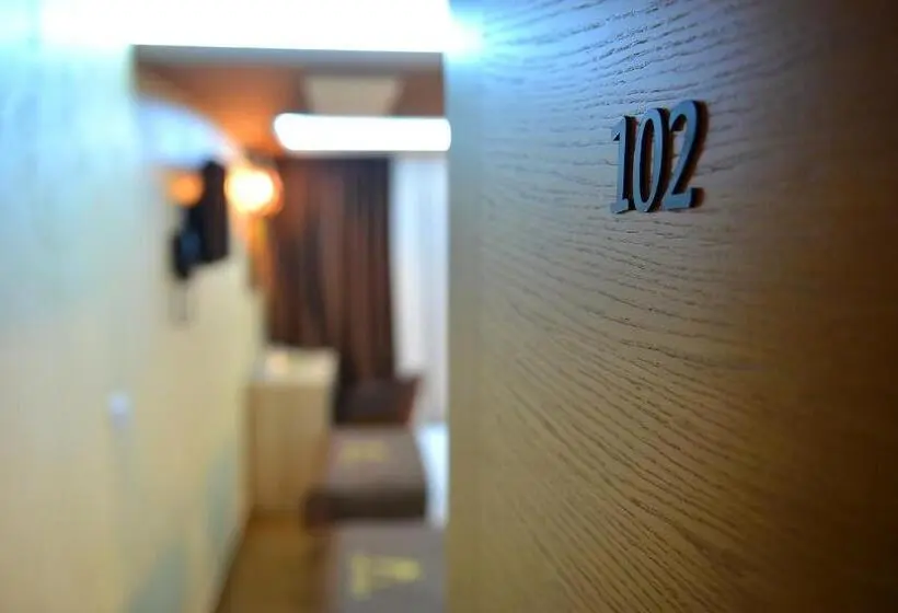 اتاق استاندارد, Restaurant & Apartments & Rooms Avenia