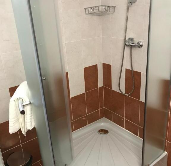 اتاق استاندارد با تخت بزرگ, Pensiunea Granada