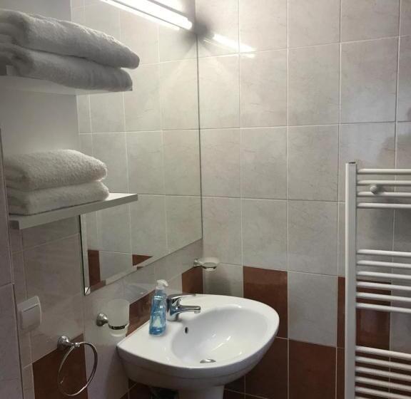 اتاق استاندارد با تخت بزرگ, Pensiunea Granada