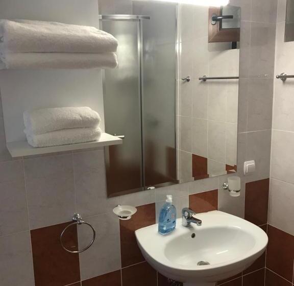 اتاق استاندارد با تخت بزرگ, Pensiunea Granada
