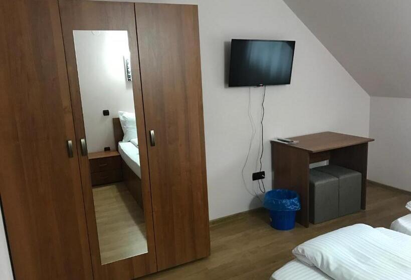 اتاق استاندارد با چشمانداز کوهستان, Pensiunea Granada