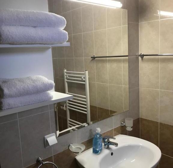 اتاق استاندارد با چشمانداز کوهستان, Pensiunea Granada