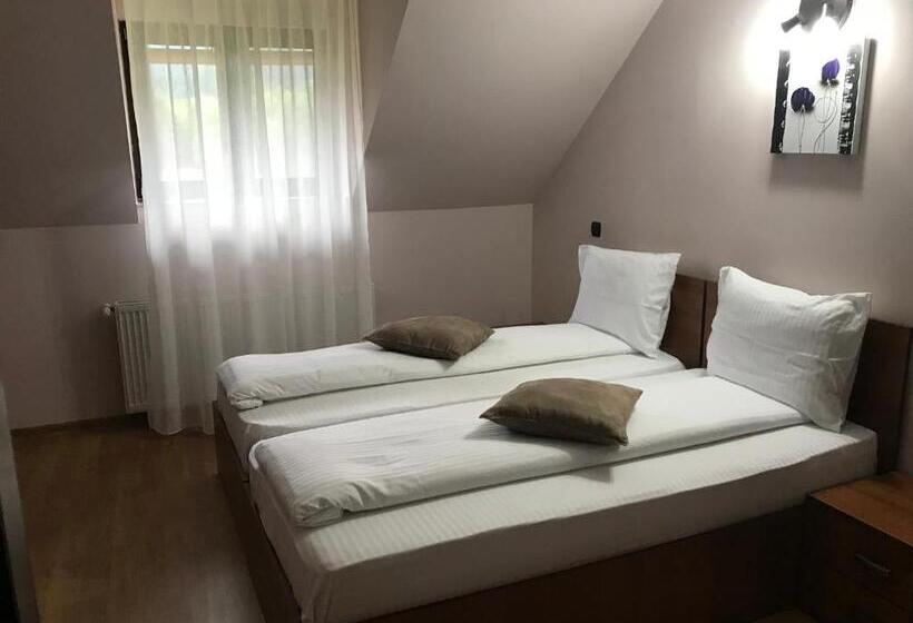 اتاق استاندارد با چشمانداز کوهستان, Pensiunea Granada