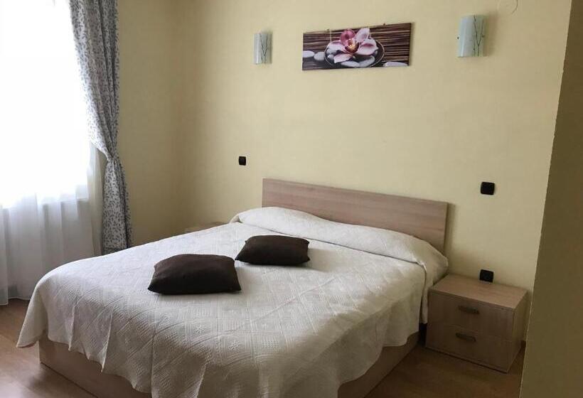 اتاق لوکس, Pensiunea Granada