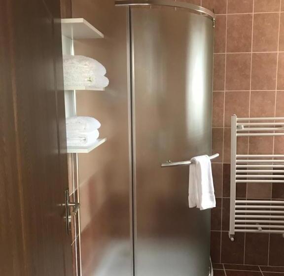 اتاق لوکس, Pensiunea Granada