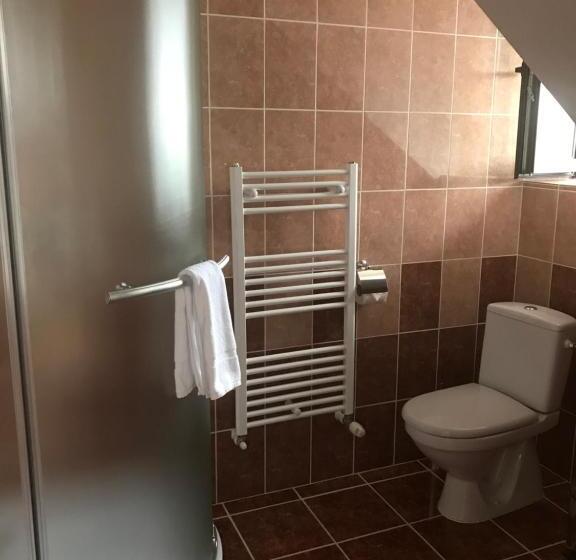 اتاق لوکس, Pensiunea Granada