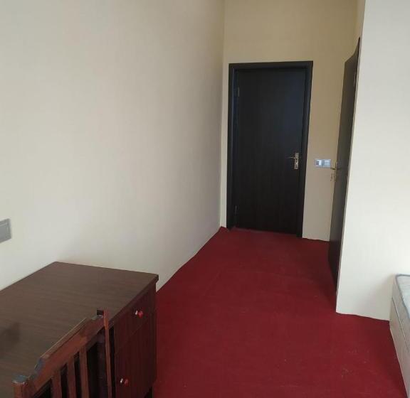 اتاق اکونومی, Hostel One