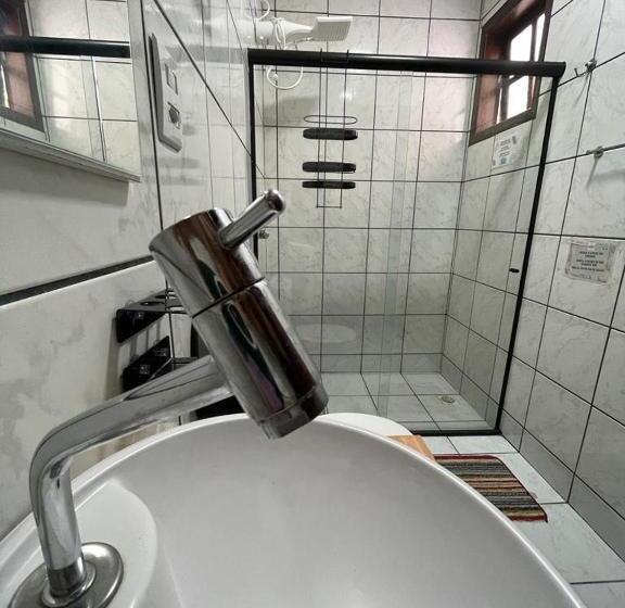 共用房间的床, Mahalo Hostel