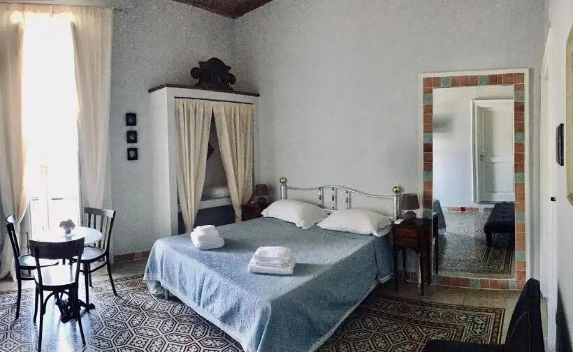 スタンダードルーム, Borgo Civico 10