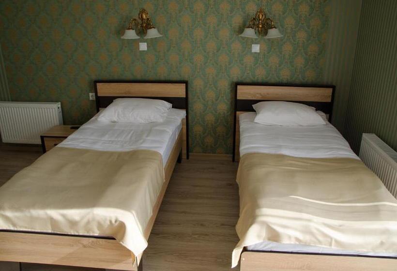 استودیوی استاندارد, Triumph