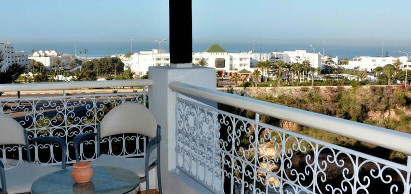 جناح مطلّ علي البحر, Borjs Hotel Suites & Spa