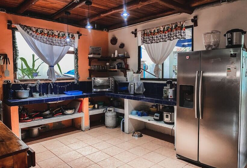 اتاق راحتی سه تخته, Hostel Marisol