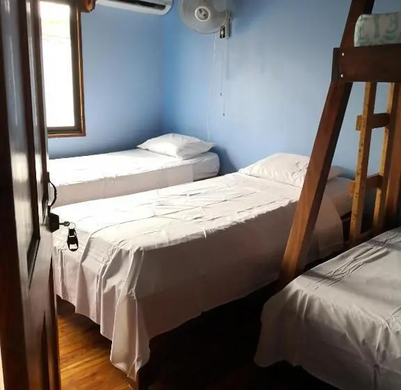 Perhehuone, Hostel Marisol Playa Samara