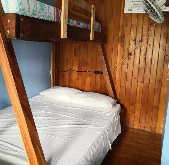 Perhehuone, Hostel Marisol Playa Samara