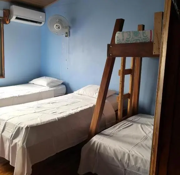 Perhehuone, Hostel Marisol Playa Samara