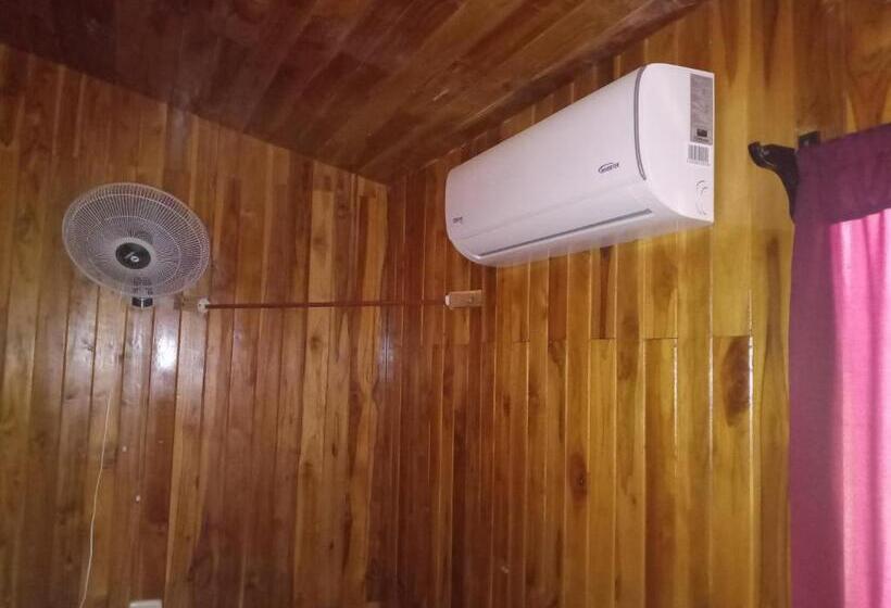 اتاق اکونومی, Hostel Marisol