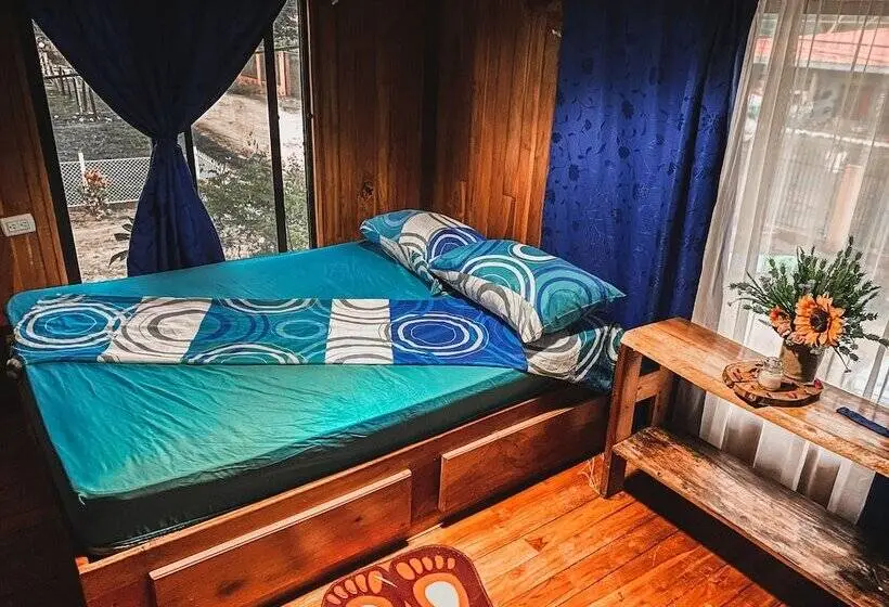 Comfort Kolmen Hengen Huone, Hostel Marisol Playa Samara